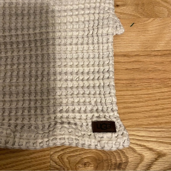 UGG Waffle Knit Table Cloth Bundle Lot Cream Tan Gray Color - Picture 3 of 4